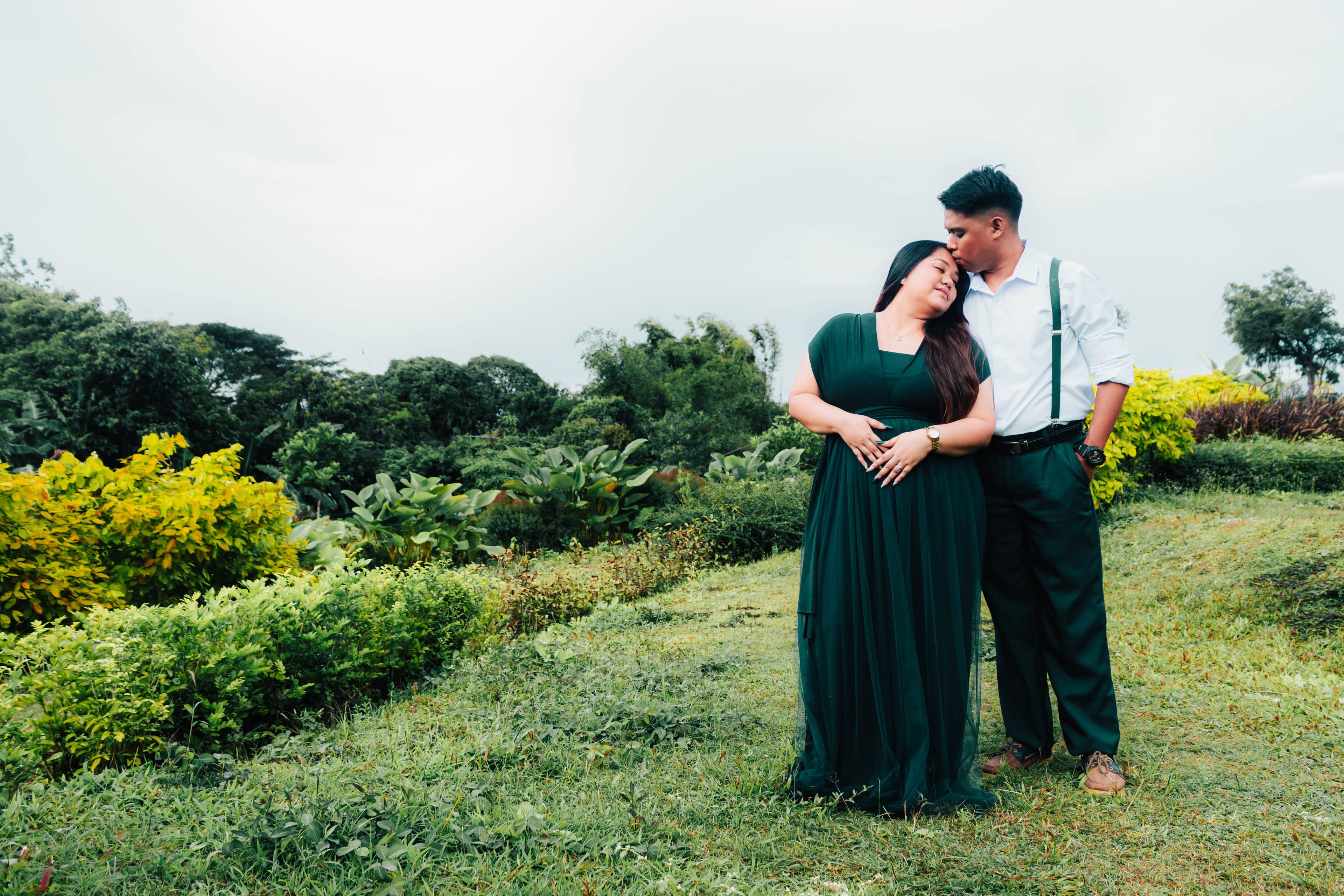 Anjo and Jasmin embracing in the garden